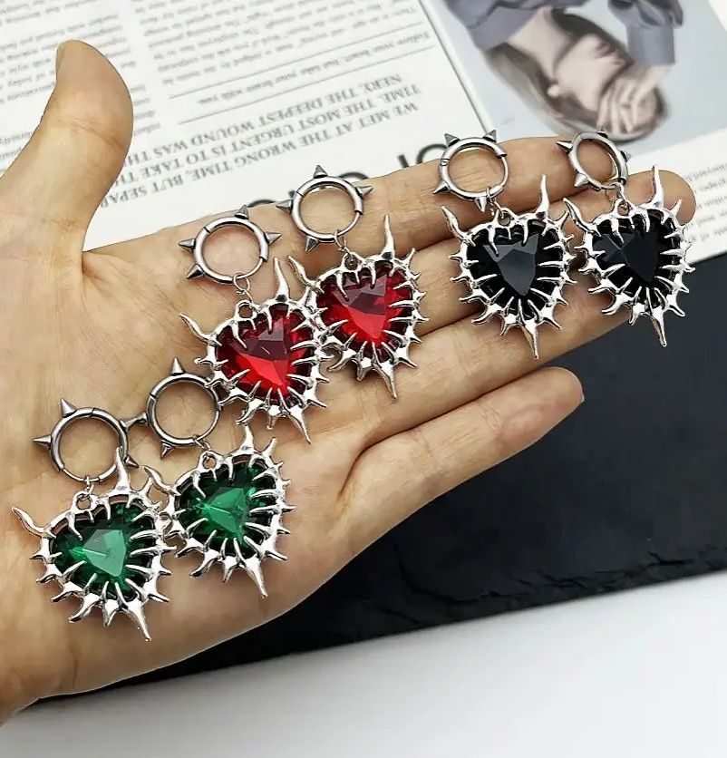 Women'S Fashion Edgy - 1 Paar Gothic Red Spiky Heart