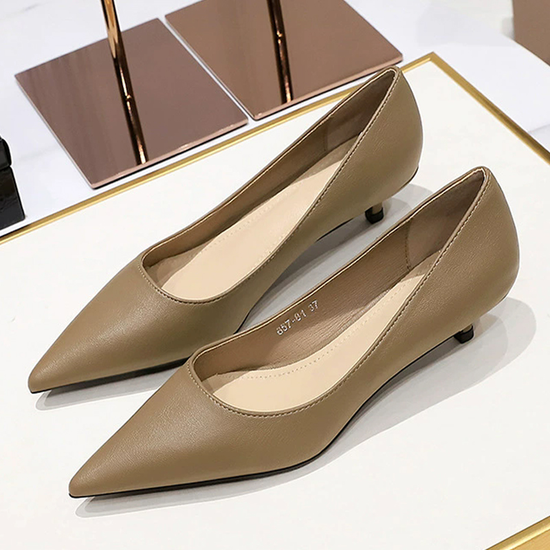 Modische spitze Schuhe mit mit – Xxl Women Fashion Bewertung und Preis